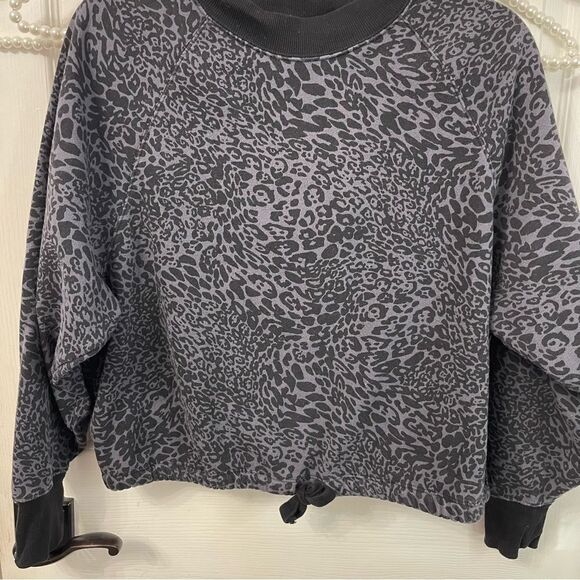 Leopard Print Old Navy Active Crop Sweatshirt - Picture 2 of 5